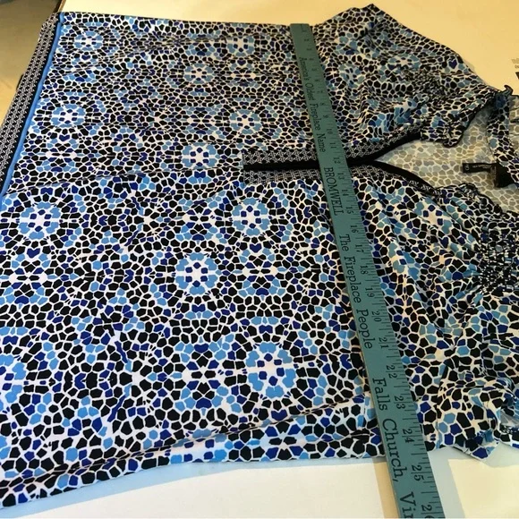 New Directions Short Sleeve V-Neck Blouse Blue Black White Size 2X - Picture 5 of 6